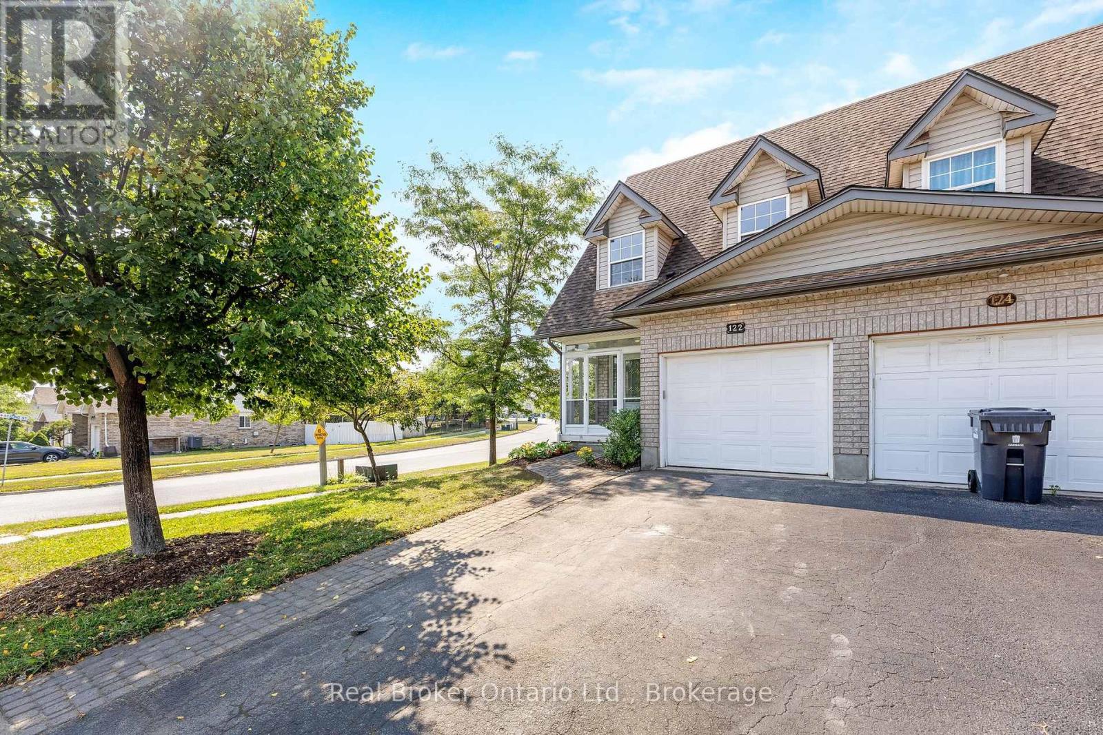 Photo 4 of 122 Silurian Drive, Guelph ON