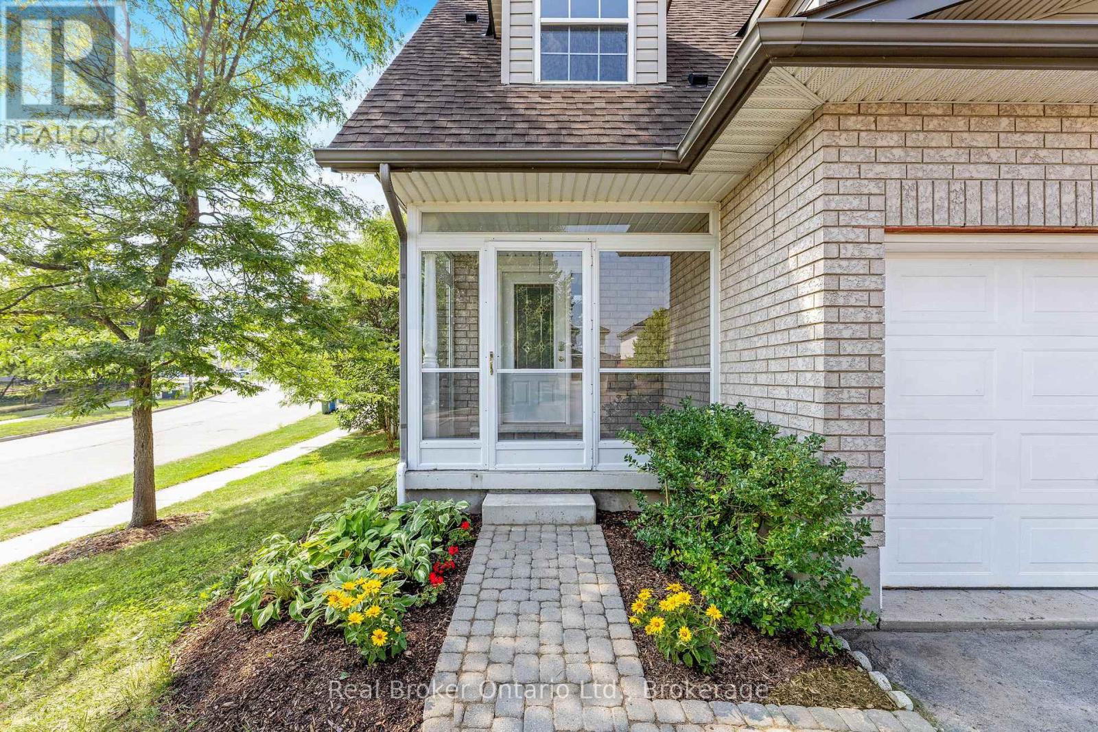 Photo 5 of 122 Silurian Drive, Guelph ON