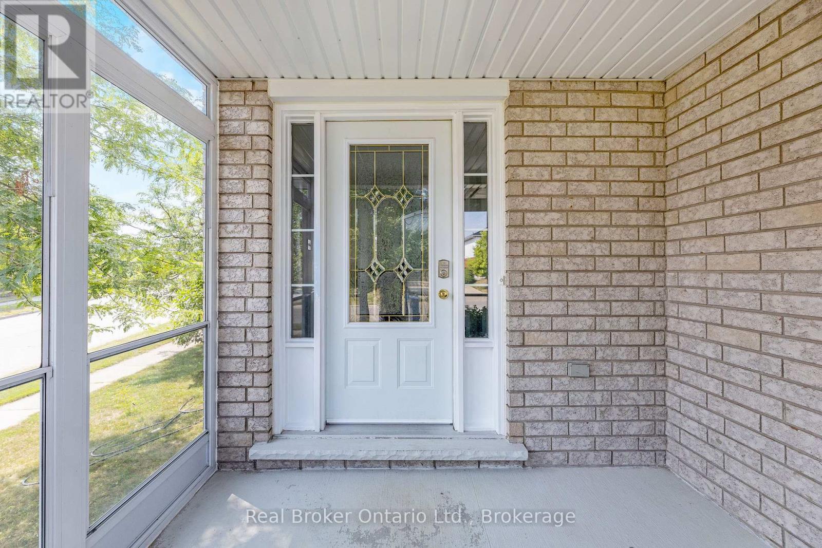 Photo 6 of 122 Silurian Drive, Guelph ON