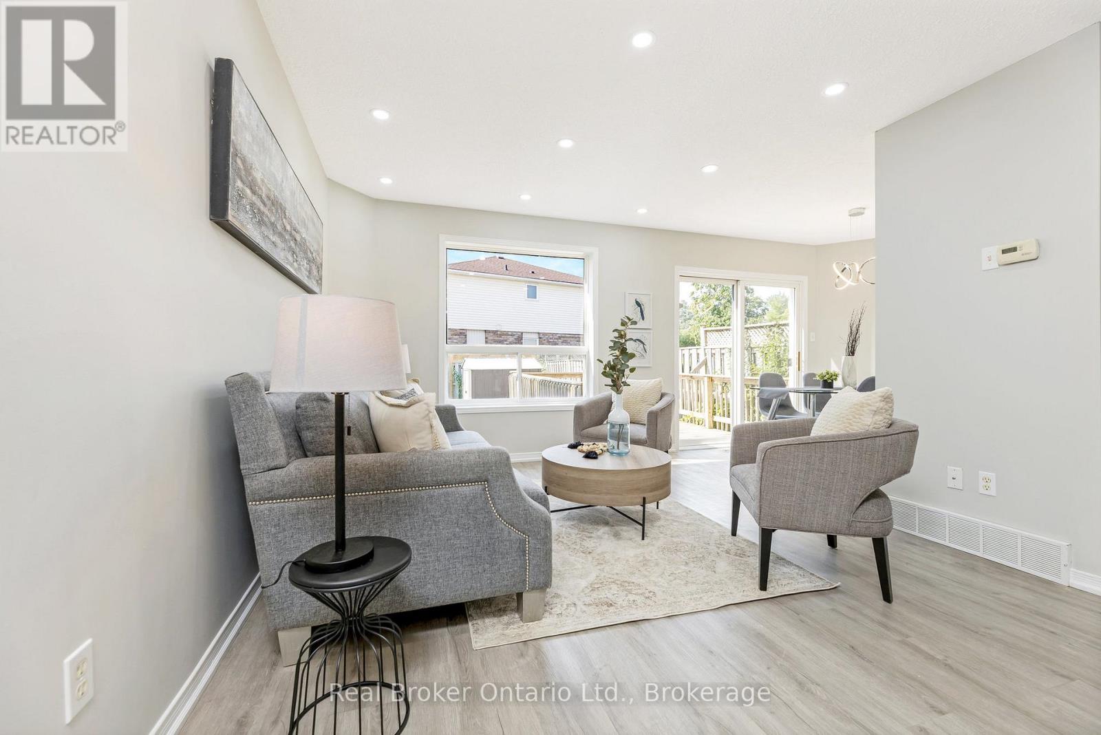 Photo 8 of 122 Silurian Drive, Guelph ON