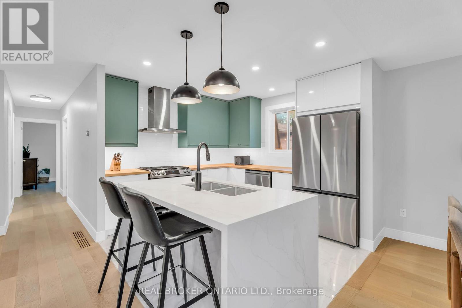 Photo 9 of 156 Edelwild Drive, Orangeville ON
