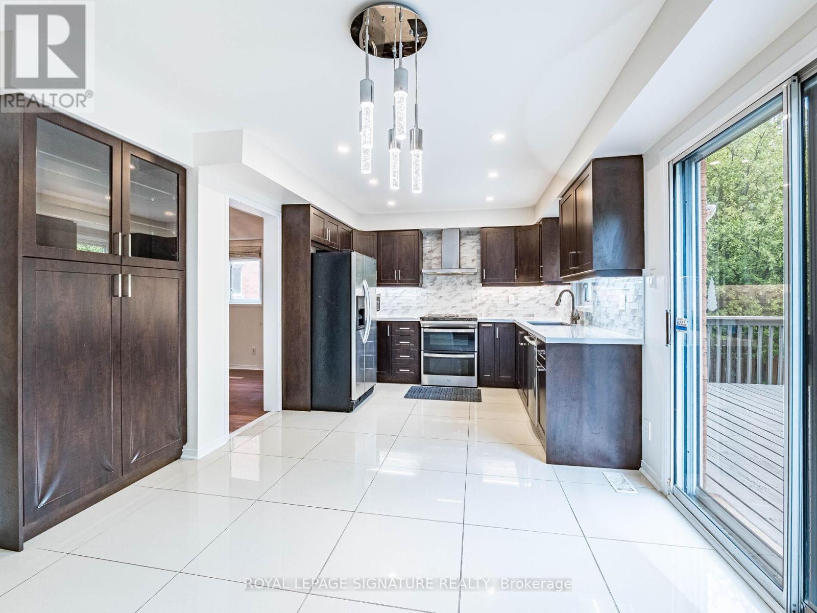 Photo 4 of 86 Valonia Drive, Brampton ON
