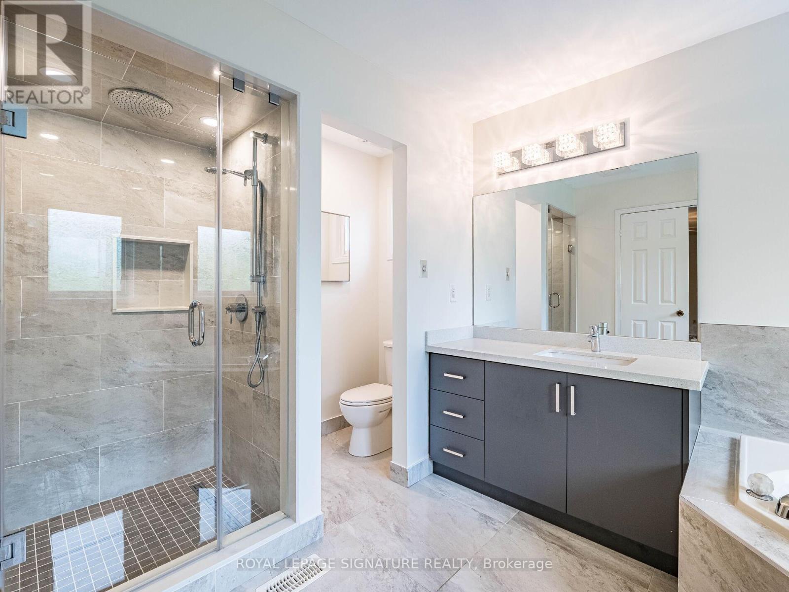 Photo 35 of 86 Valonia Drive, Brampton ON