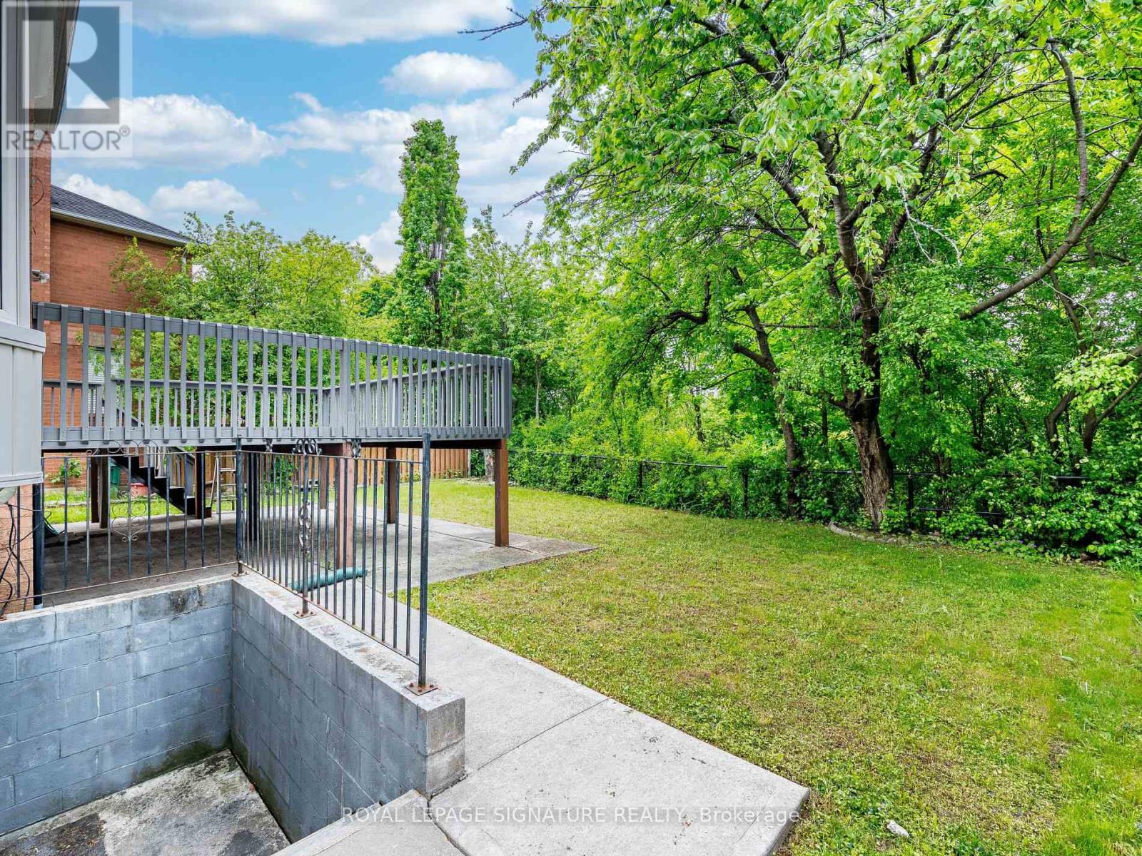 Photo 8 of 86 Valonia Drive, Brampton ON