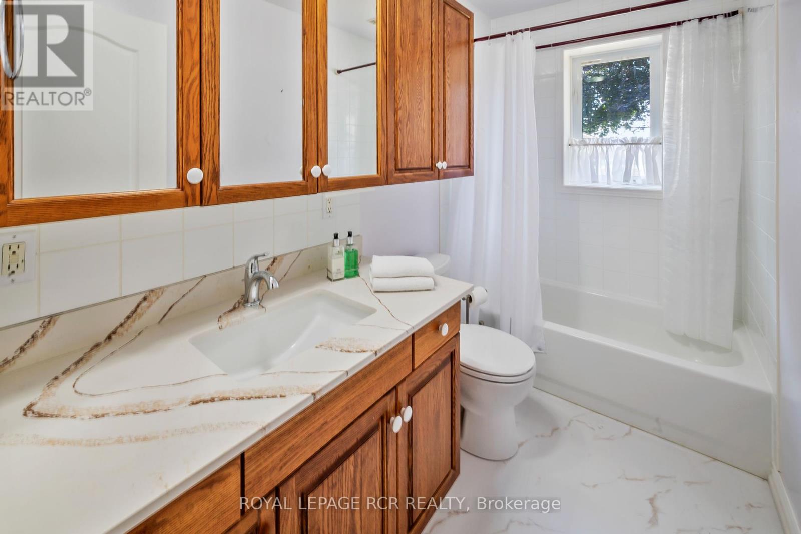 Photo 19 of 25 Banting Drive, Orangeville ON