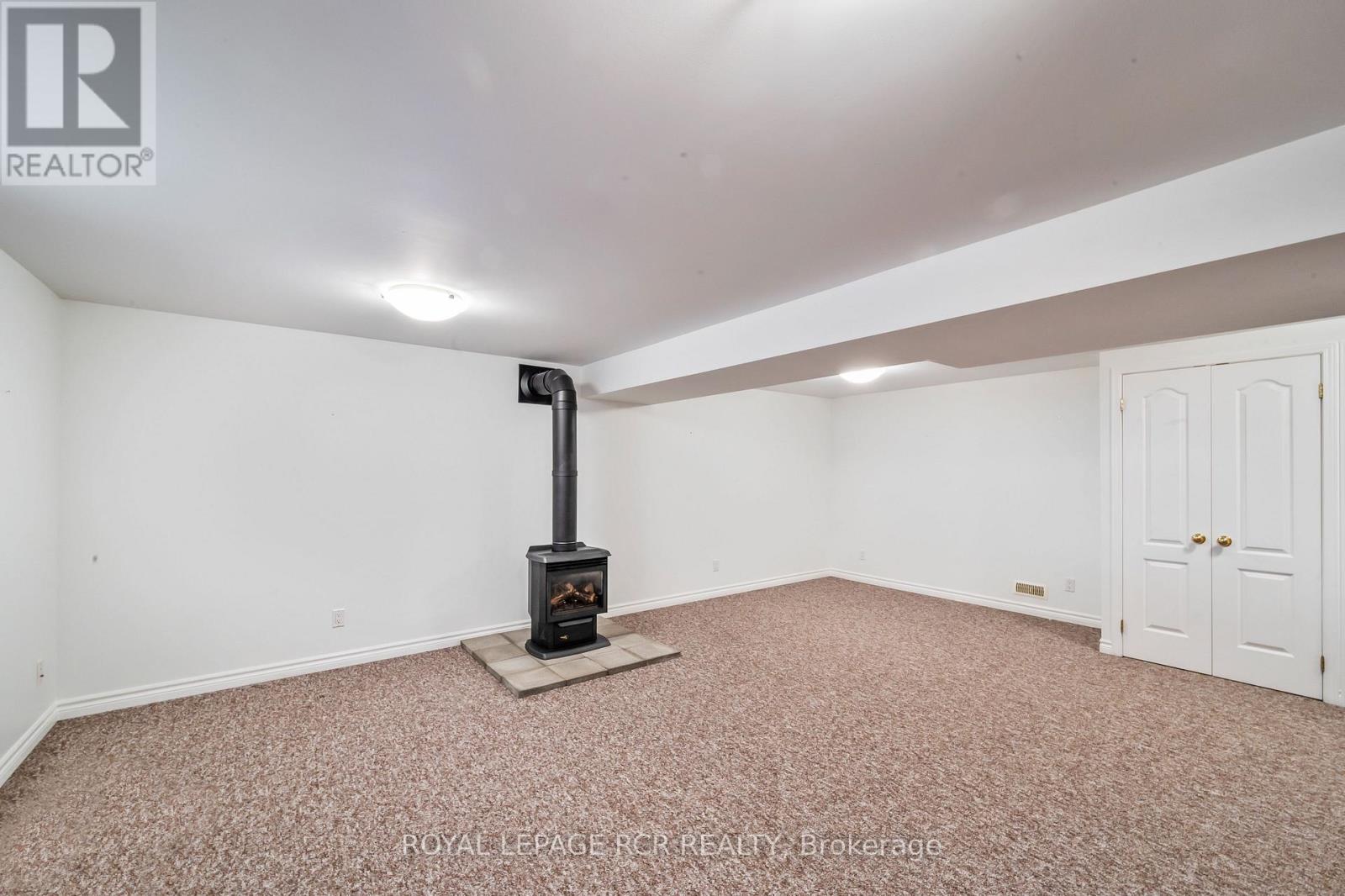 Photo 15 of 25 Banting Drive, Orangeville ON