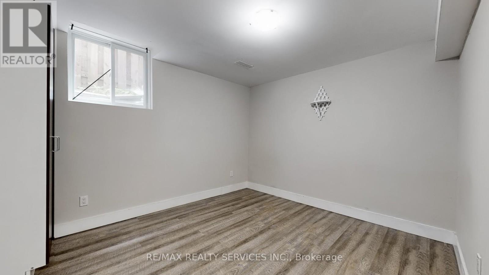 Photo 3 of 5231 Astwell Avenue, Mississauga ON