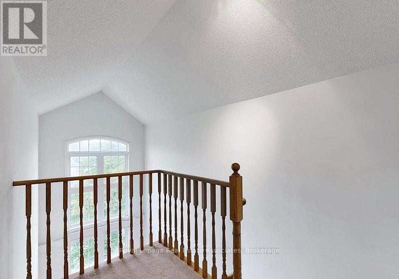 Photo 5 of 102 5260 Mcfarren Boulevard, Mississauga ON