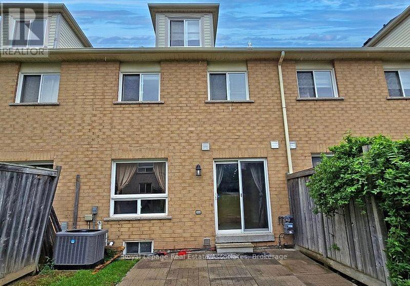 Photo 1 of 102 5260 Mcfarren Boulevard, Mississauga ON