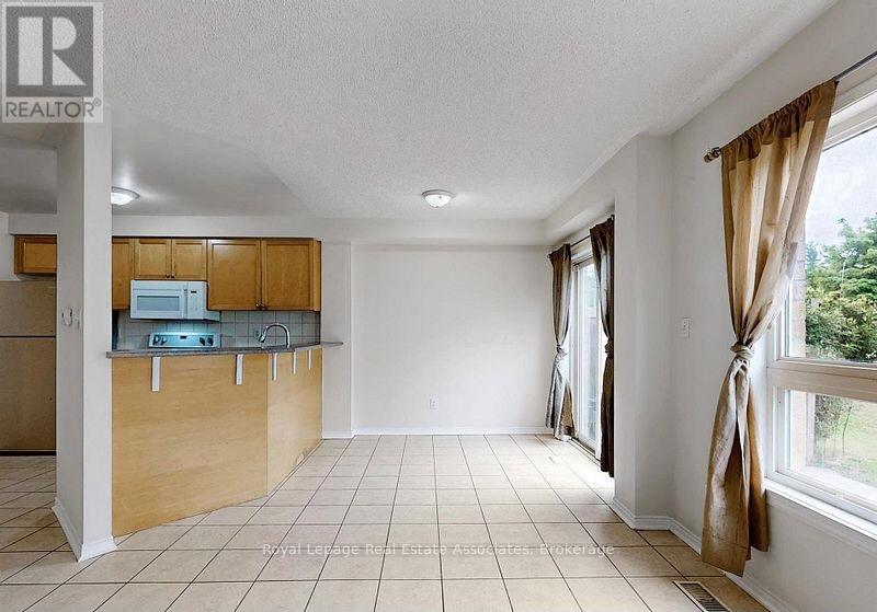 Photo 2 of 102 5260 Mcfarren Boulevard, Mississauga ON