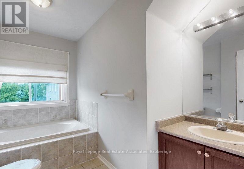 Photo 9 of 102 5260 Mcfarren Boulevard, Mississauga ON