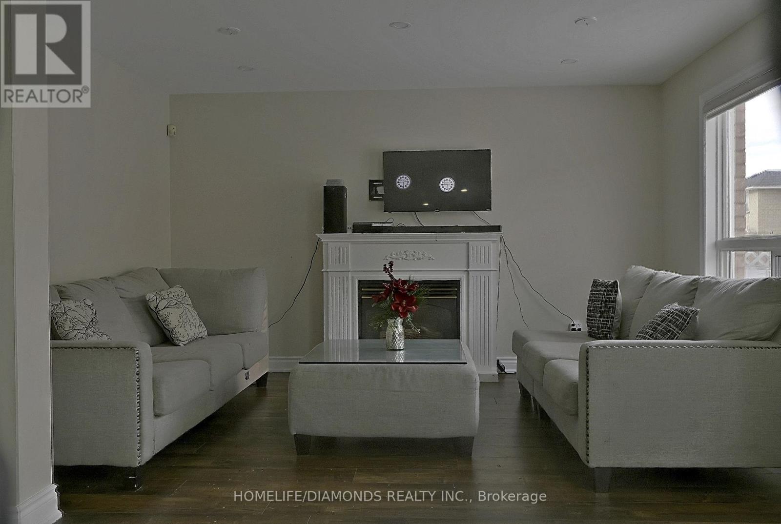 Photo 9 of 25 Golden Eagle Road, Brampton ON