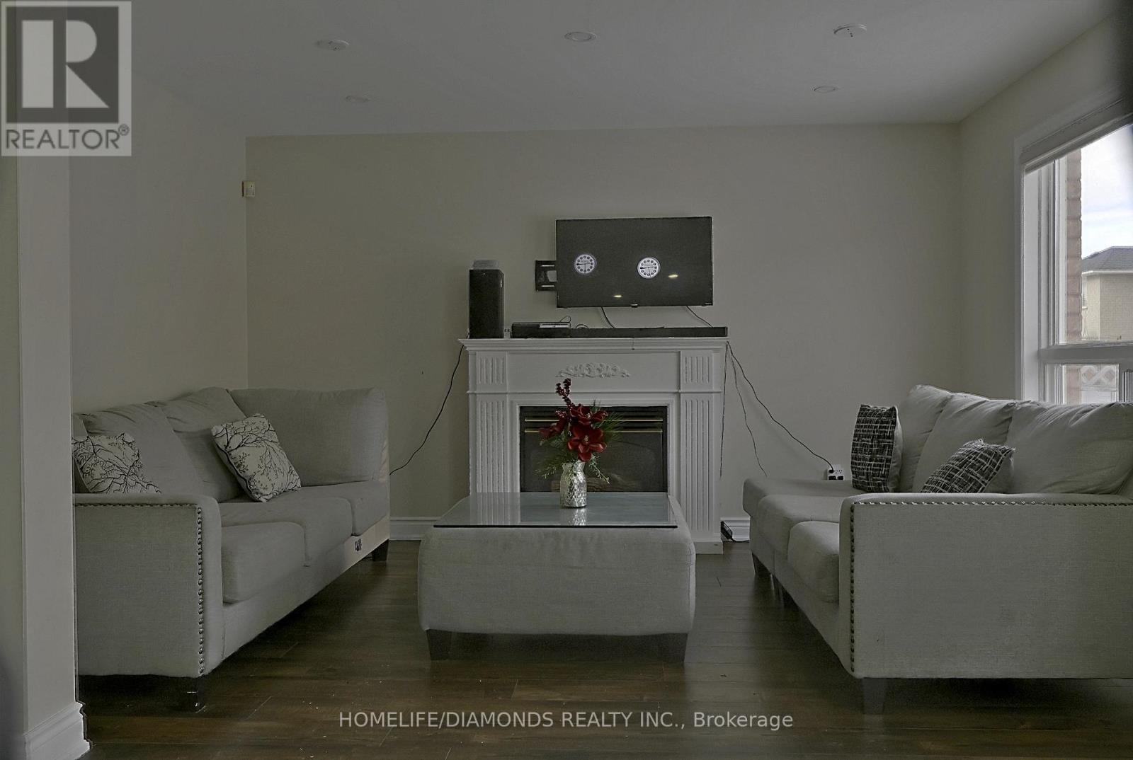 Photo 17 of 25 Golden Eagle Road, Brampton ON