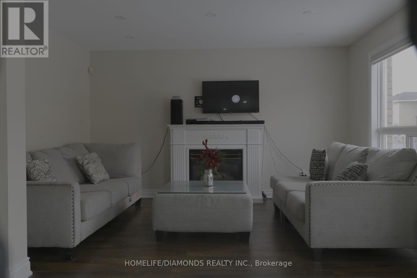 Photo 15 of 25 Golden Eagle Road, Brampton ON