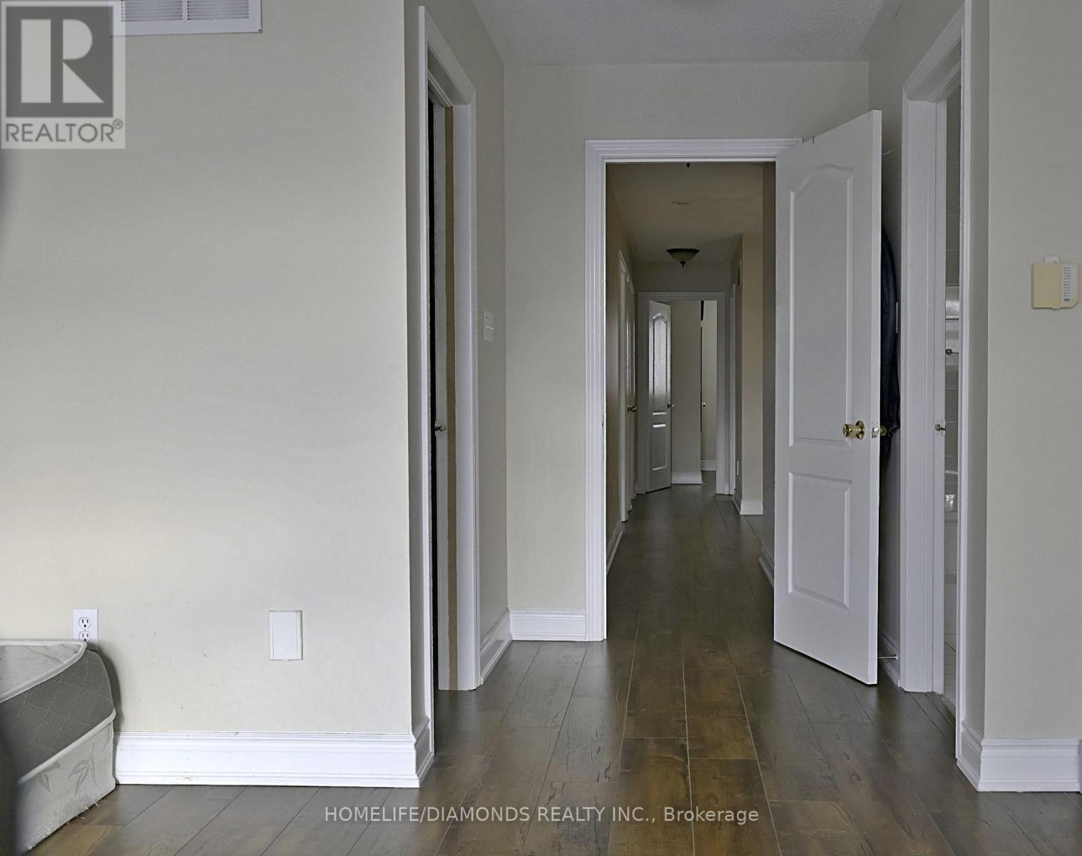 Photo 13 of 25 Golden Eagle Road, Brampton ON