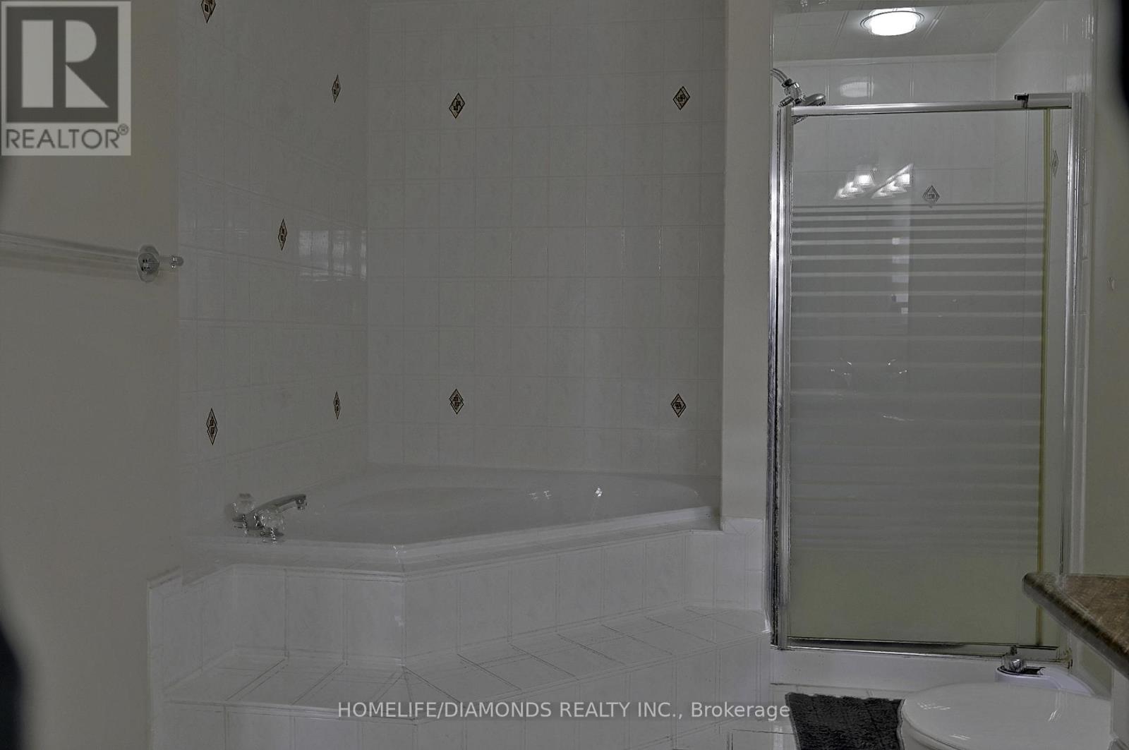 Photo 6 of 25 Golden Eagle Road, Brampton ON