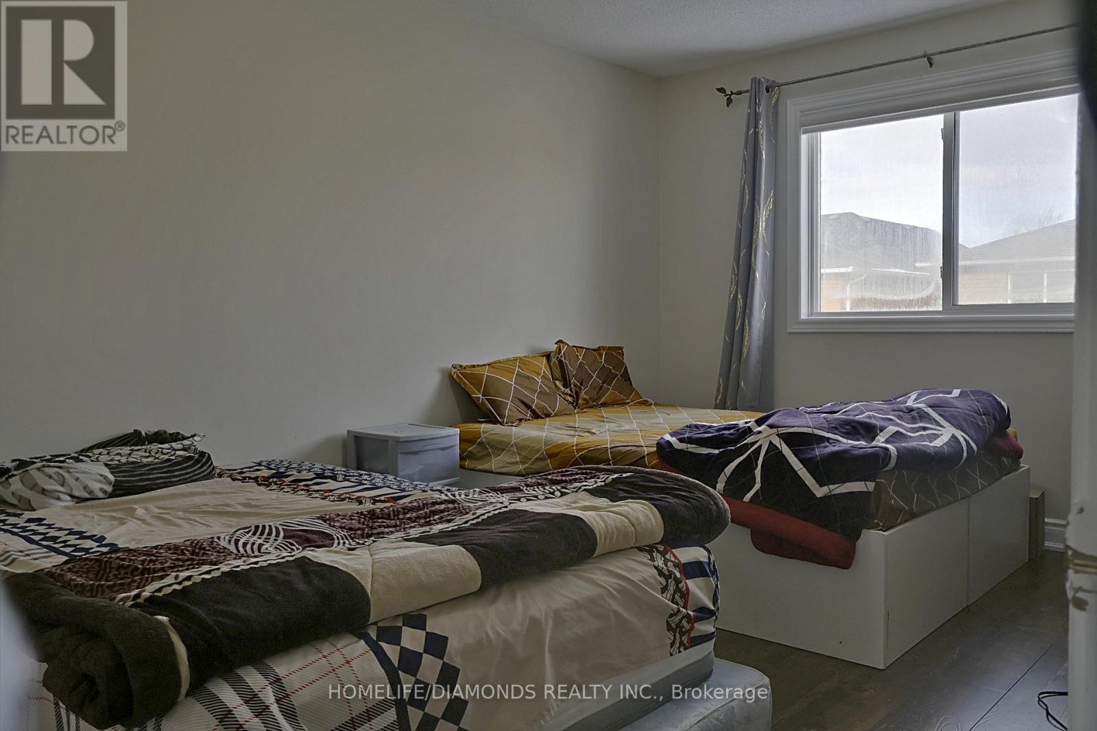 Photo 4 of 25 Golden Eagle Road, Brampton ON