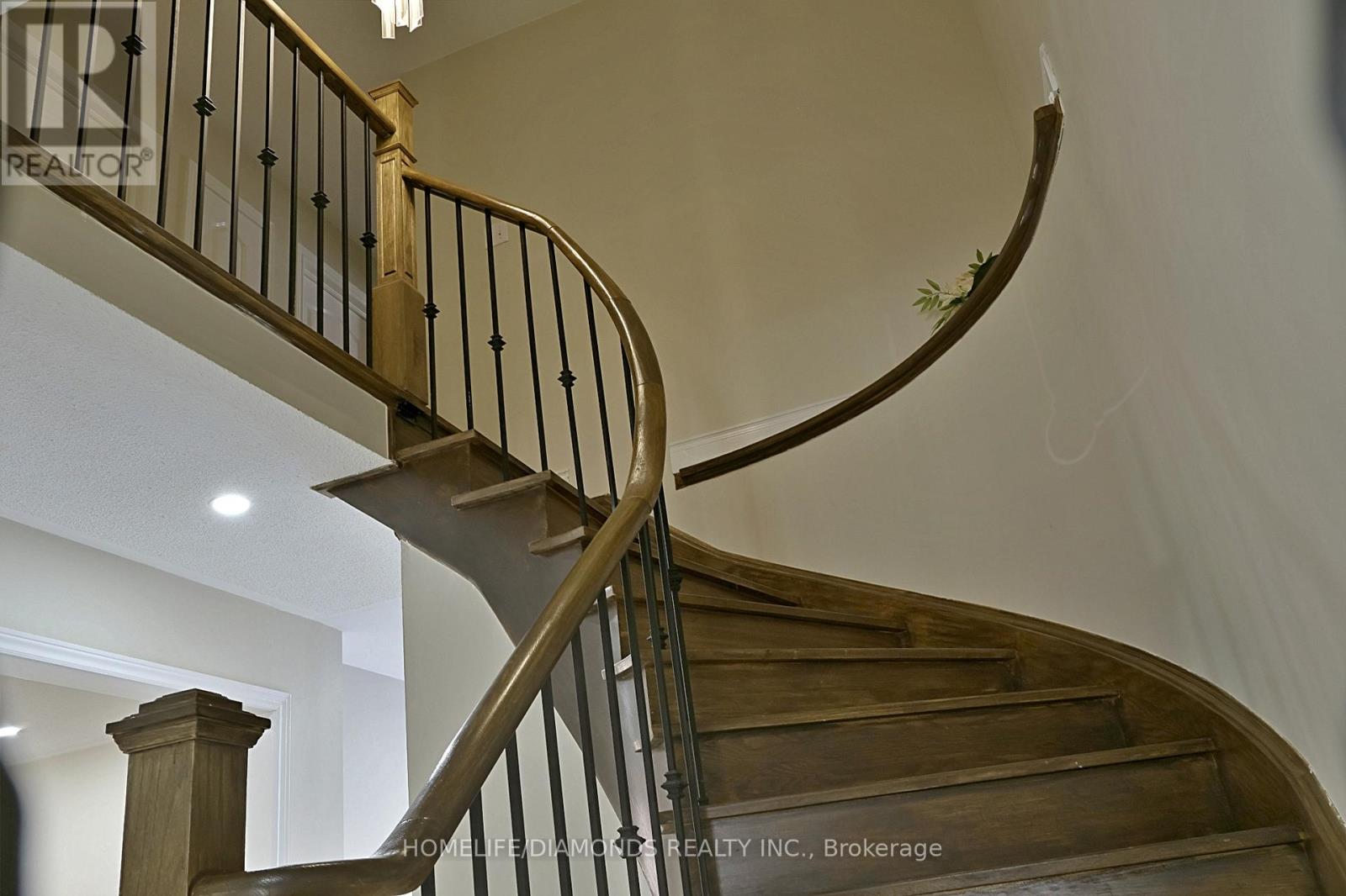 Photo 31 of 25 Golden Eagle Road, Brampton ON