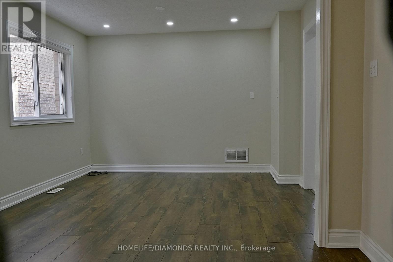 Photo 7 of 25 Golden Eagle Road, Brampton ON
