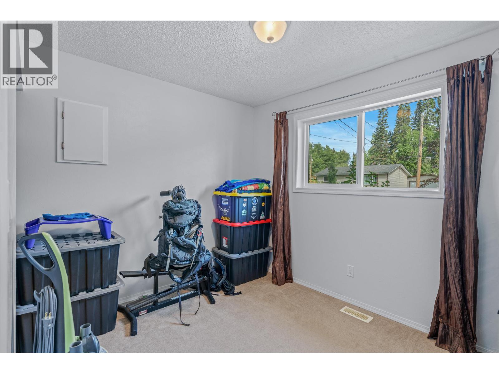Photo 10 of 3589 Willowdale Drive, Prince George BC