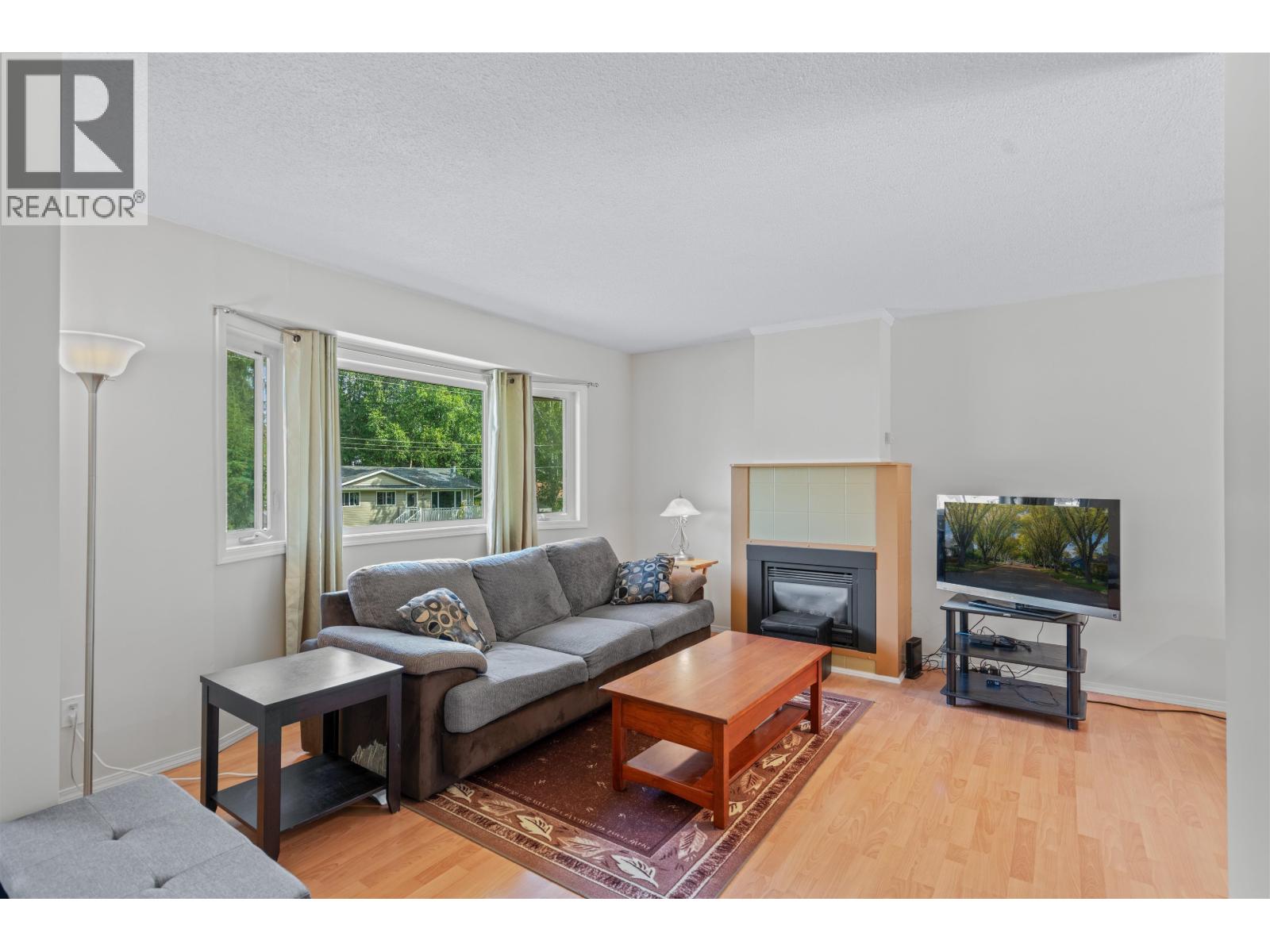 Photo 3 of 3589 Willowdale Drive, Prince George BC