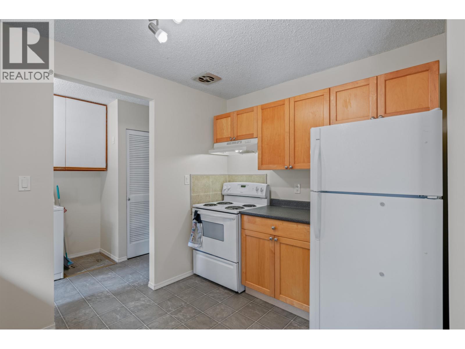 Photo 4 of 3589 Willowdale Drive, Prince George BC