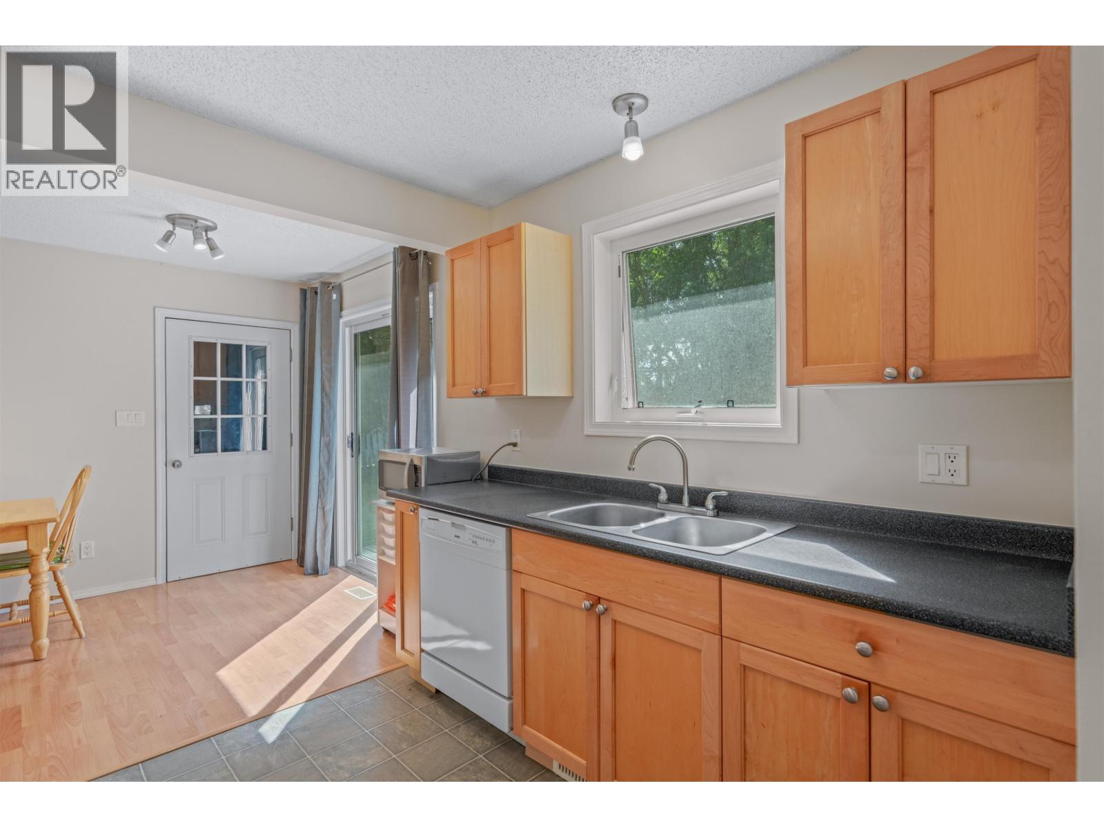 Photo 5 of 3589 Willowdale Drive, Prince George BC