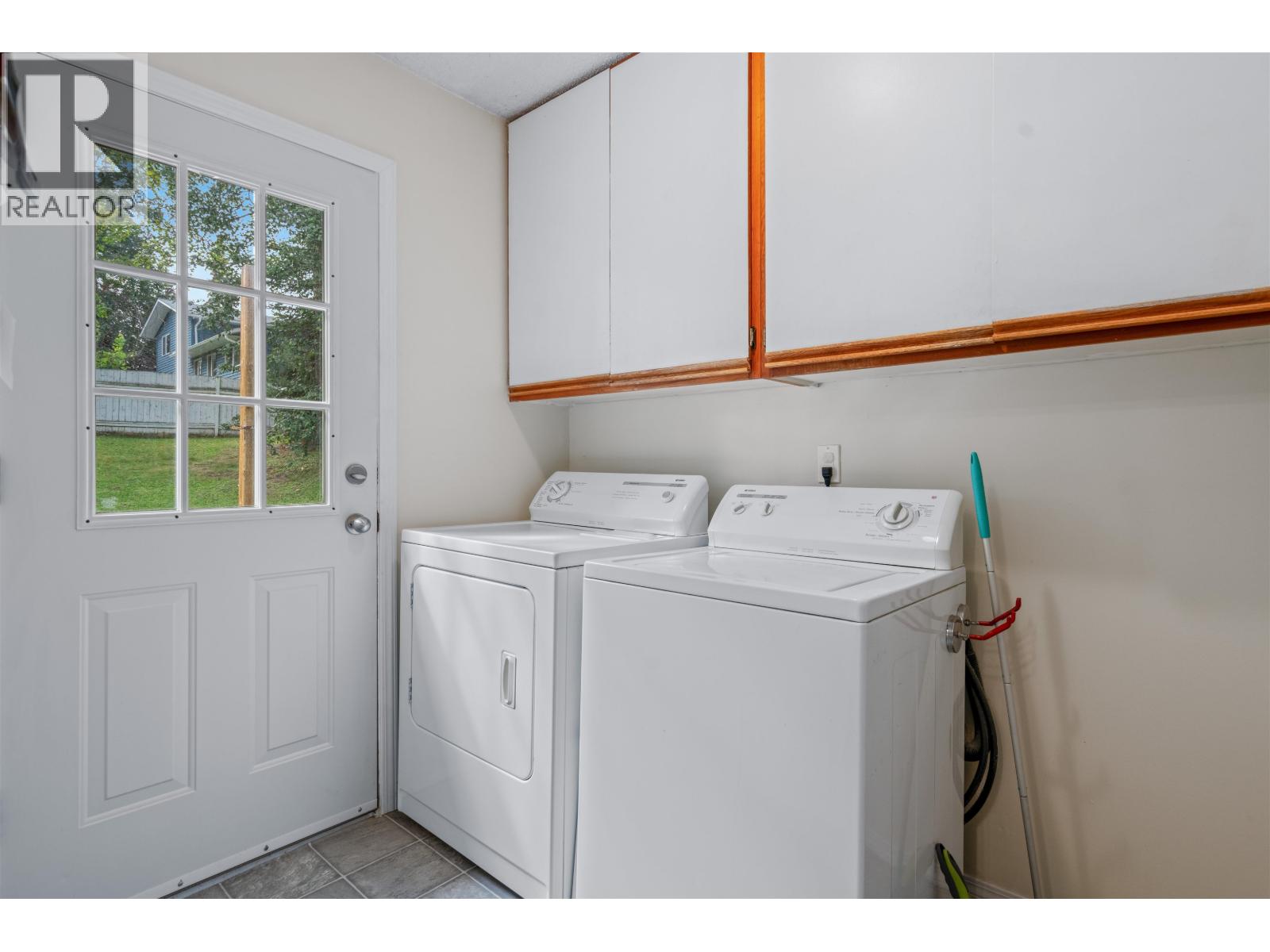 Photo 7 of 3589 Willowdale Drive, Prince George BC