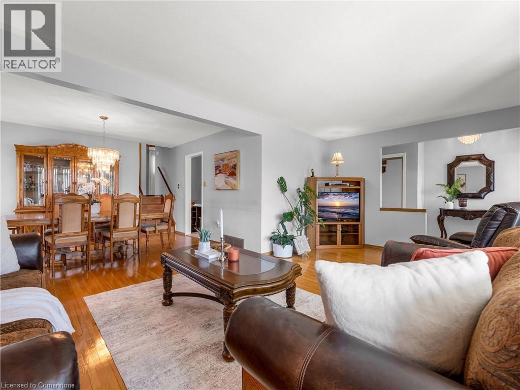 Photo 10 of 31 Kilbourn Avenue, Stoney Creek ON