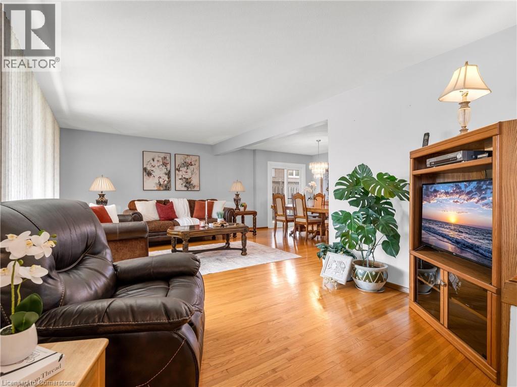 Photo 11 of 31 Kilbourn Avenue, Stoney Creek ON