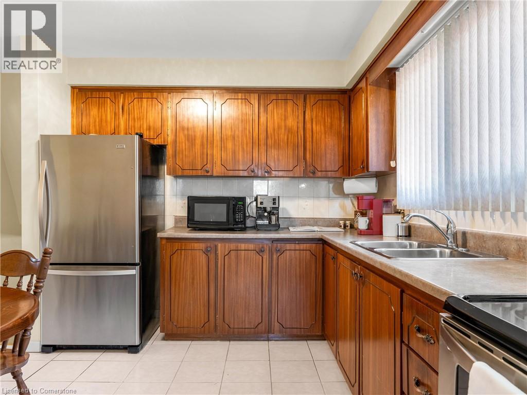 Photo 16 of 31 Kilbourn Avenue, Stoney Creek ON