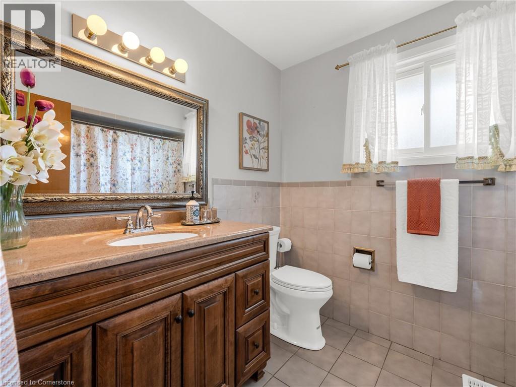 Photo 17 of 31 Kilbourn Avenue, Stoney Creek ON
