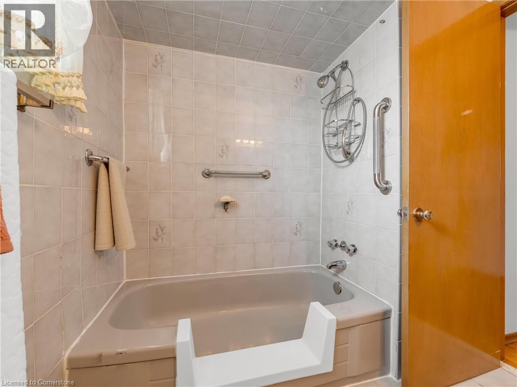 Photo 19 of 31 Kilbourn Avenue, Stoney Creek ON