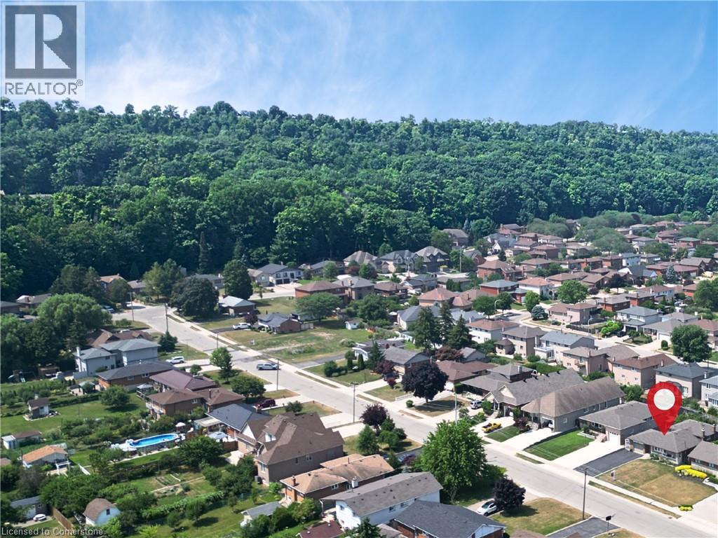 Photo 2 of 31 Kilbourn Avenue, Stoney Creek ON