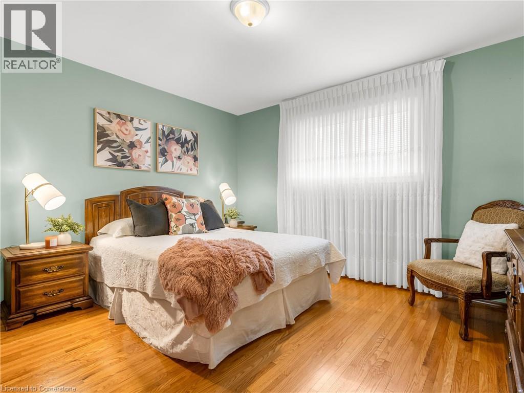Photo 21 of 31 Kilbourn Avenue, Stoney Creek ON