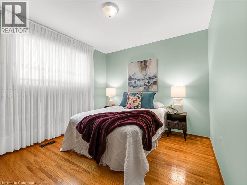 Photo 23 of 31 Kilbourn Avenue, Stoney Creek ON