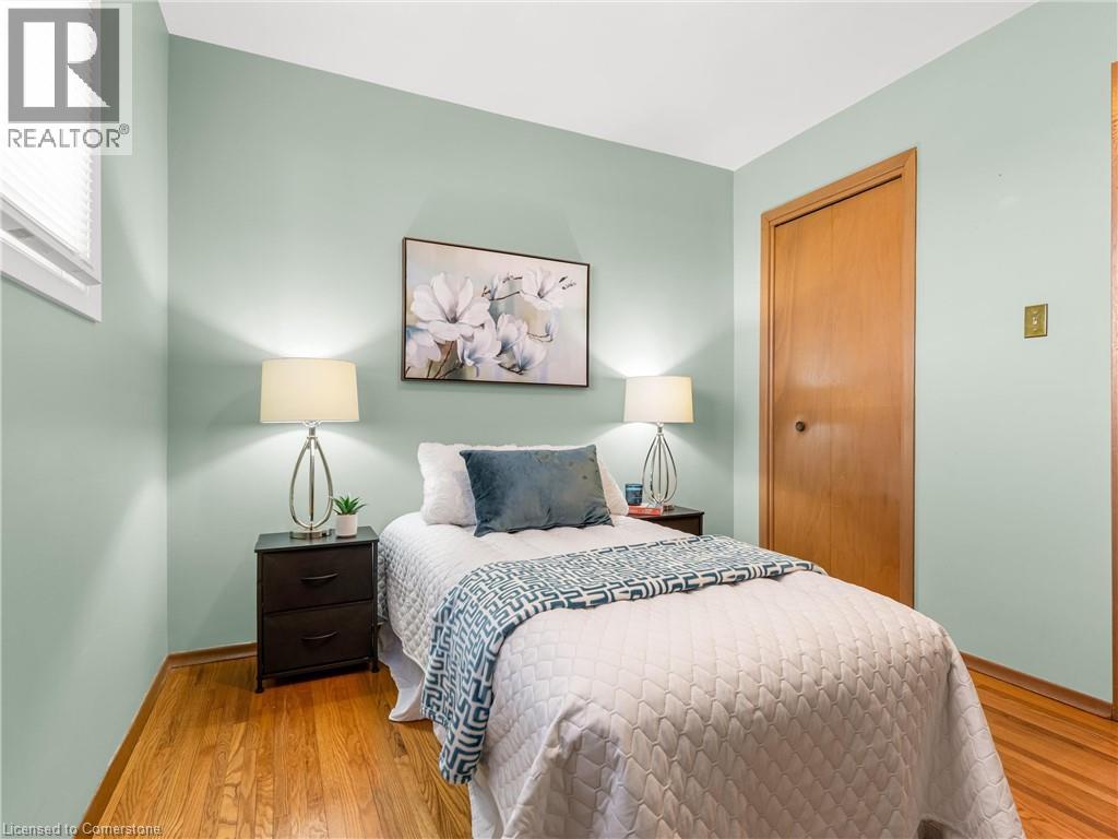 Photo 26 of 31 Kilbourn Avenue, Stoney Creek ON