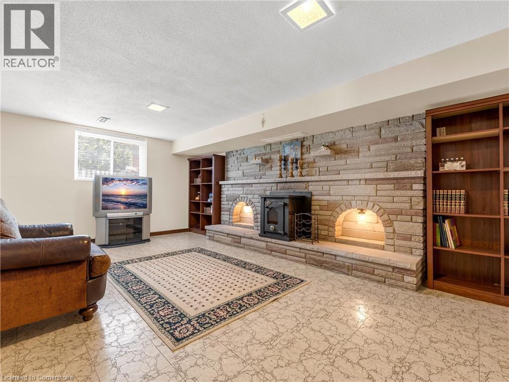 Photo 28 of 31 Kilbourn Avenue, Stoney Creek ON