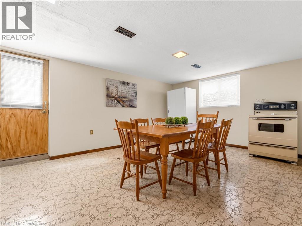 Photo 30 of 31 Kilbourn Avenue, Stoney Creek ON