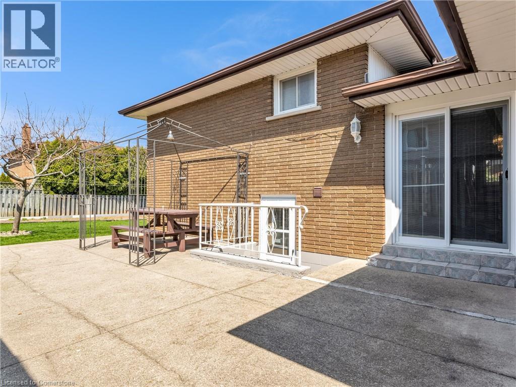 Photo 33 of 31 Kilbourn Avenue, Stoney Creek ON