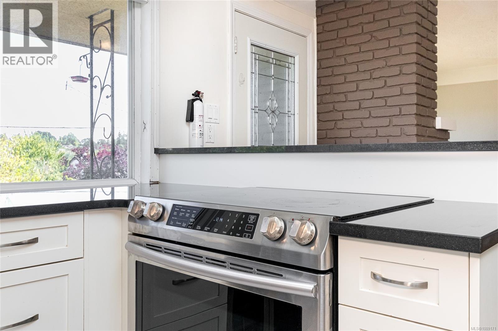 Photo 10 of 745 Newbury St, Saanich BC