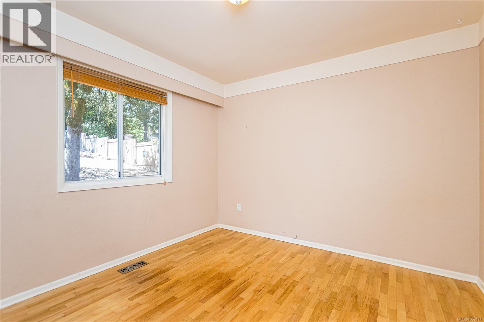 Photo 15 of 745 Newbury St, Saanich BC