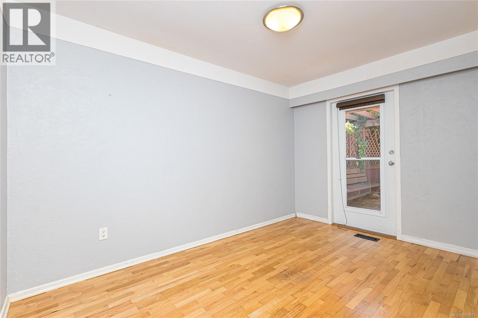 Photo 16 of 745 Newbury St, Saanich BC