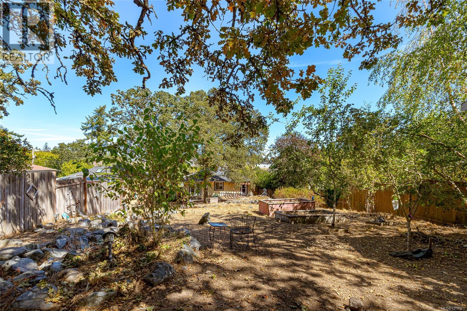 Photo 27 of 745 Newbury St, Saanich BC