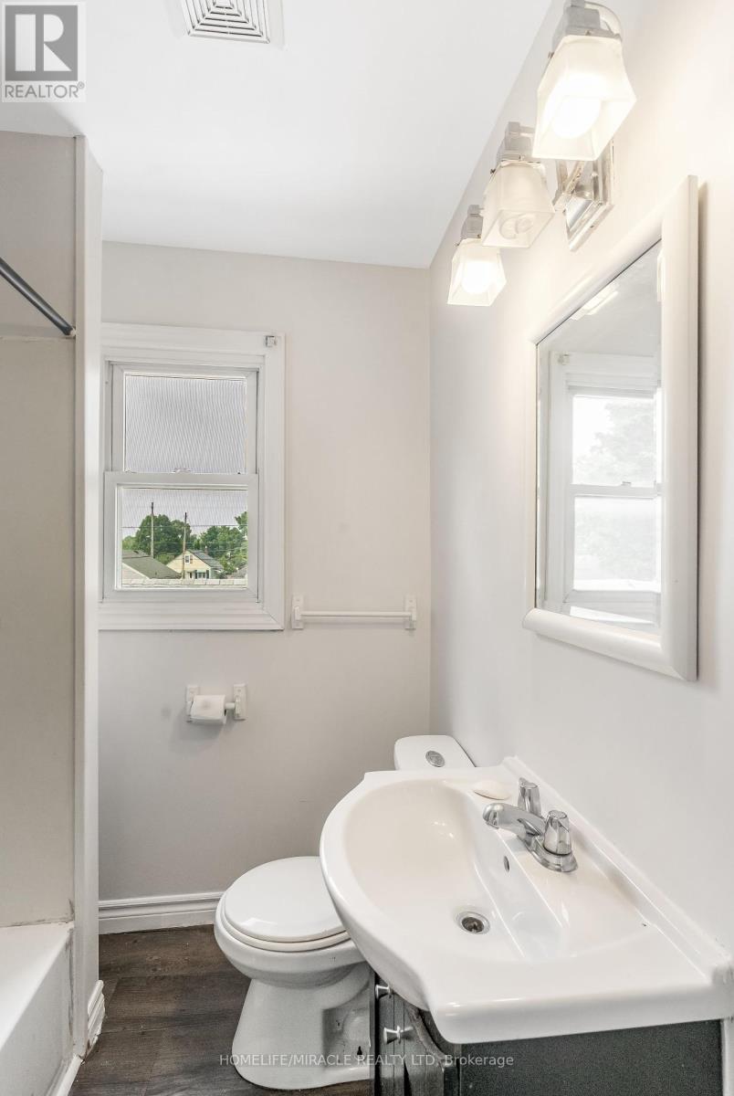 Photo 36 of 237 St Julien Street, London East ON