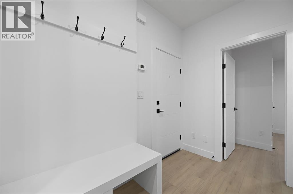 2407 52 Avenue SW, Calgary, Alberta
