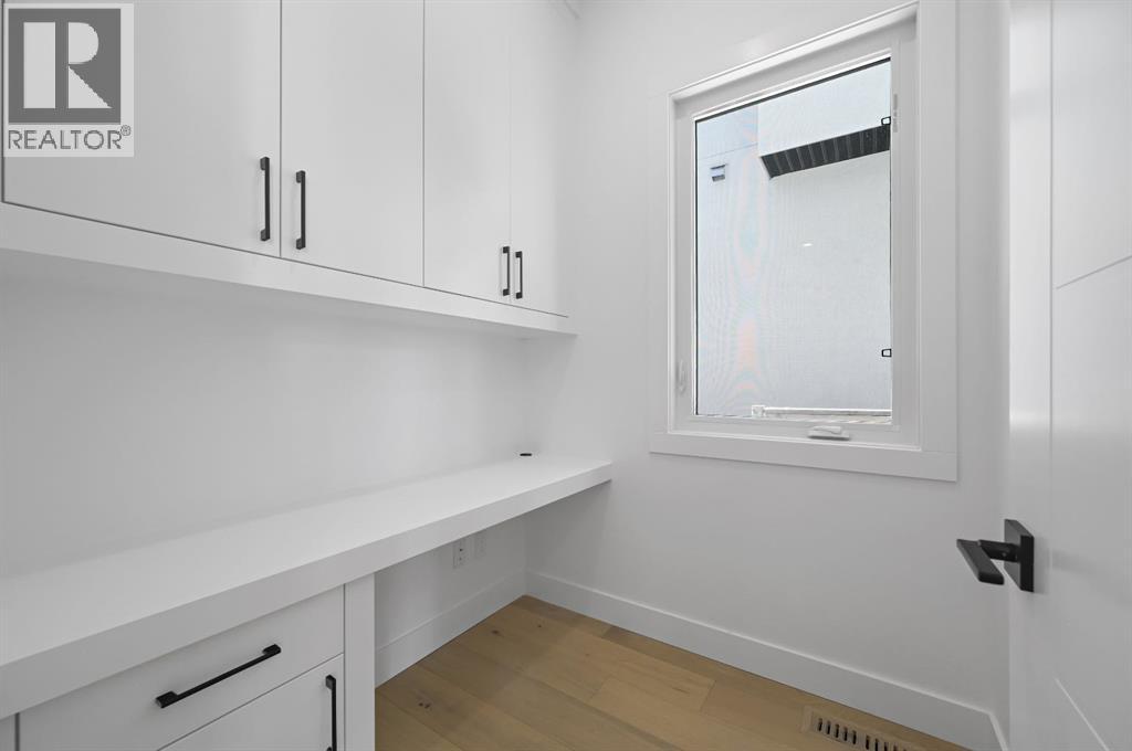 Single Family House for Sale in   Avenue SW North Glenmore Park Calgary 