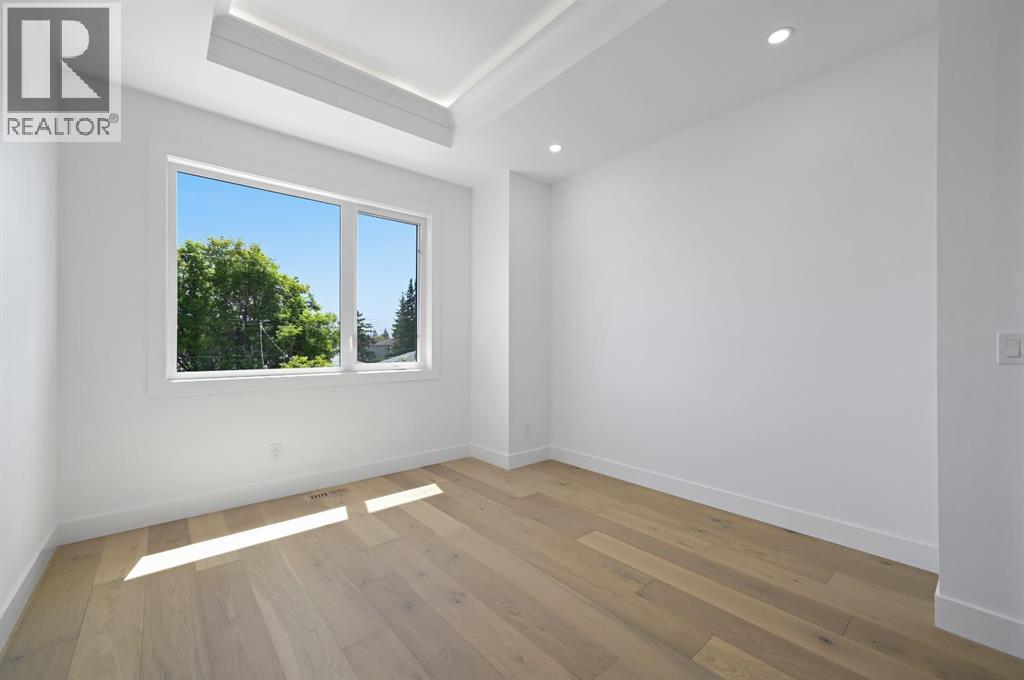 Single Family House for Sale in   Avenue SW North Glenmore Park Calgary 