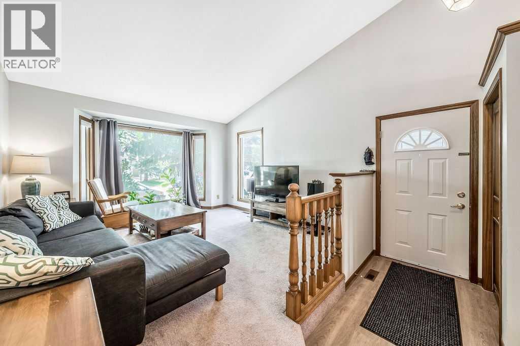 Single Family House for Sale in  Sandpiper Circle NW Sandstone Valley Calgary 