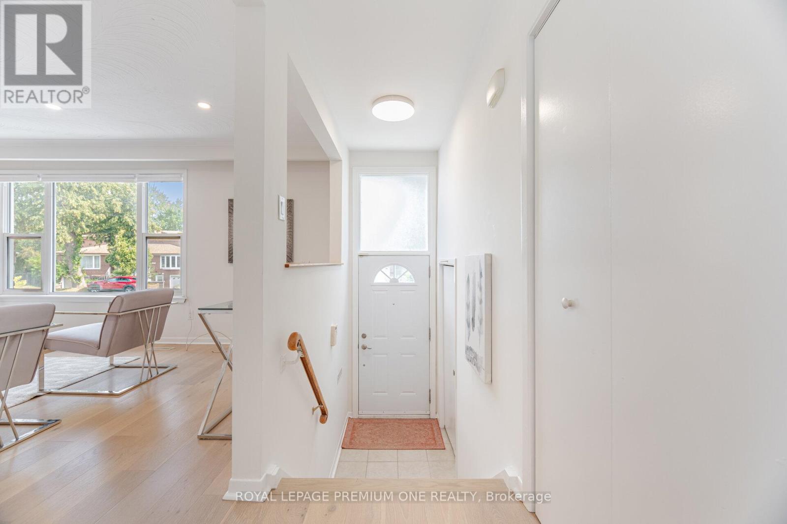 Photo 18 of 16 Reiber Crescent S, Toronto ON